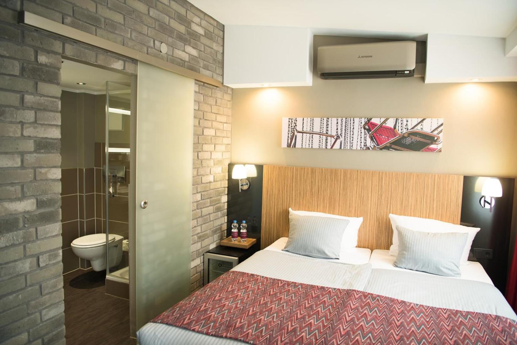 superior double room air condition