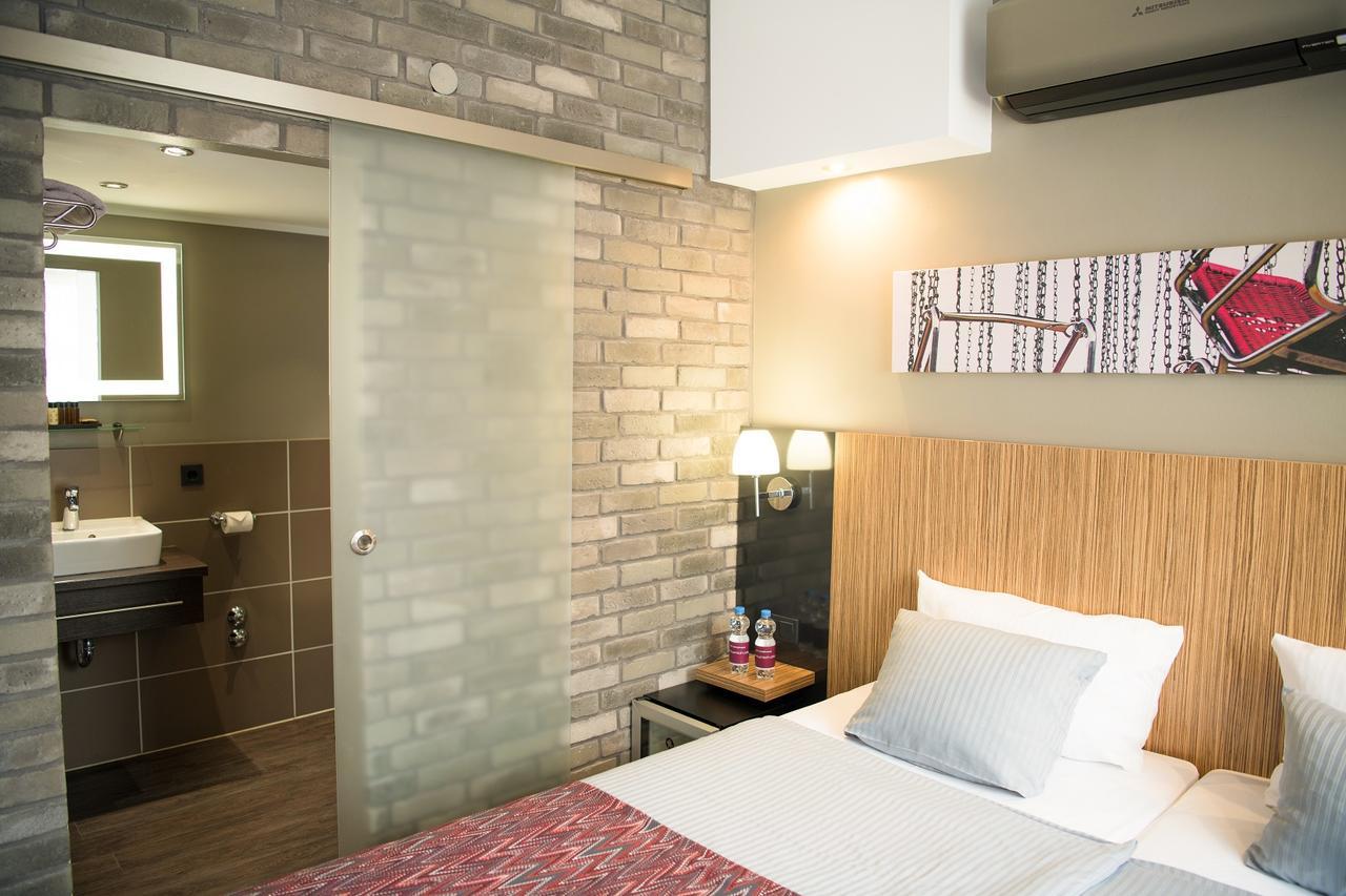 superior double room air condition